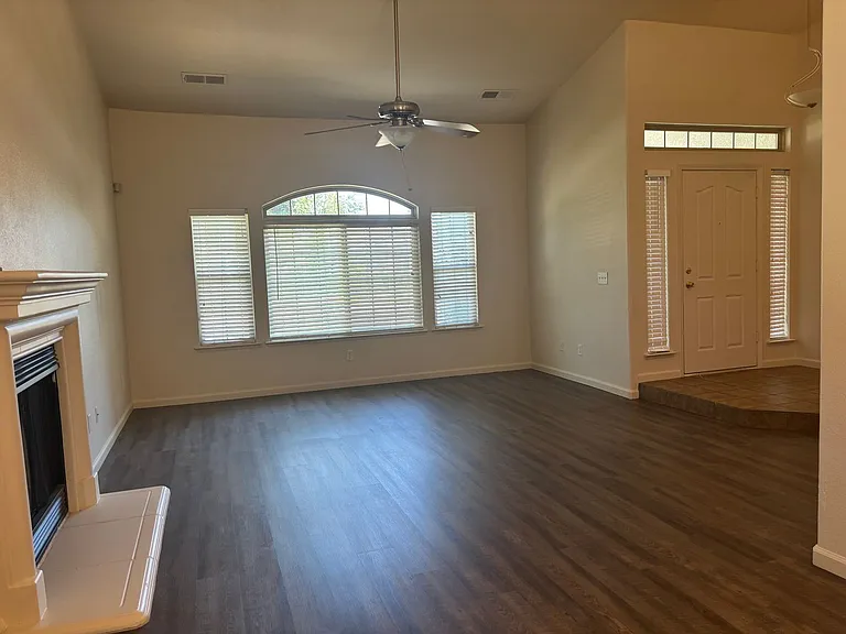 2941 E Decatur Ave — Photo 3