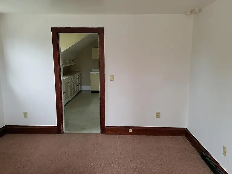 709 Knapp St — Photo 6