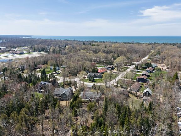 4th image of 21 Sauble Woods Cres