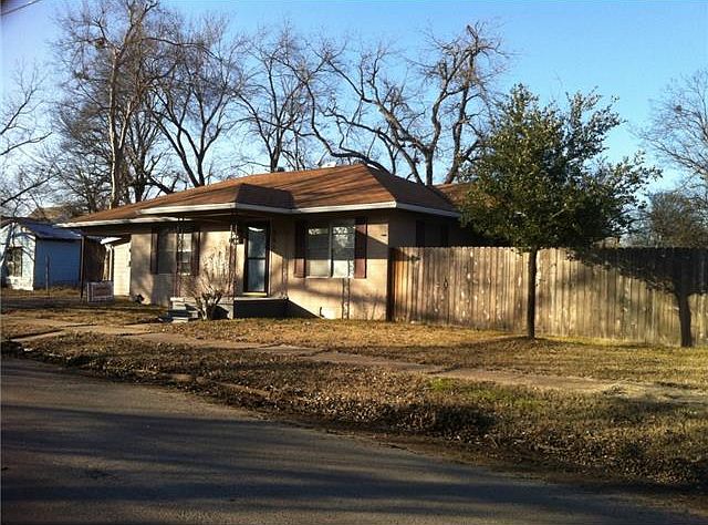 2nd image of 351 E Waco Ave