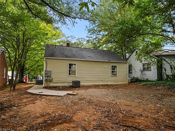 4th image of 717 Magnolia St
