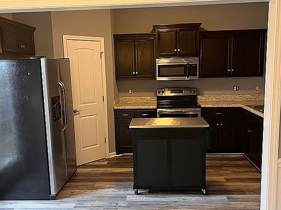 5th image of 2409 New Holland Cir