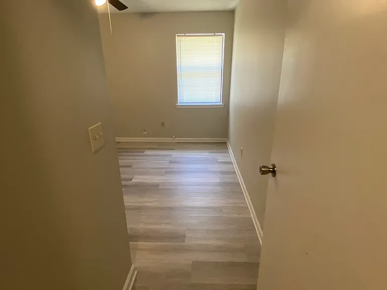 105 Maid Marian Ct — Photo 23