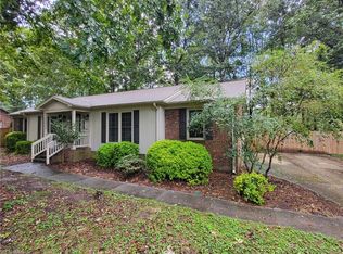 5012 Renville Dr, Greensboro, NC 27406