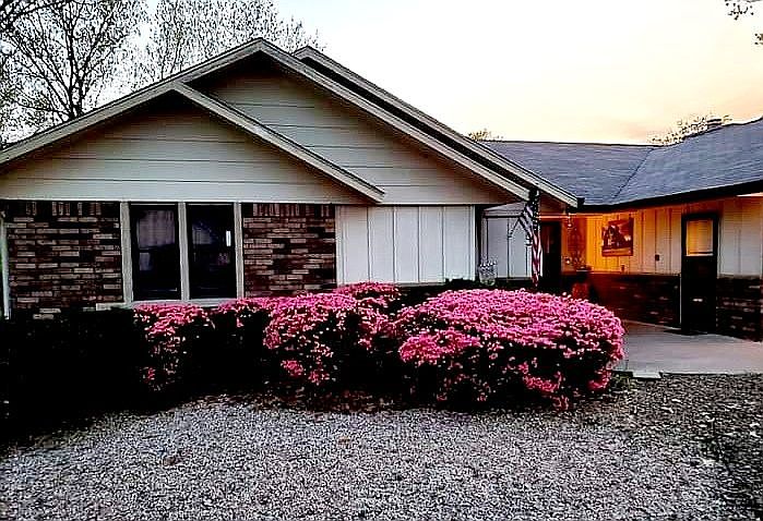 1st image of 42 Kensington Dr