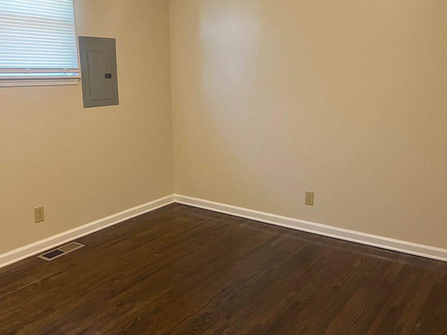 114 Neill Ave — Photo 2