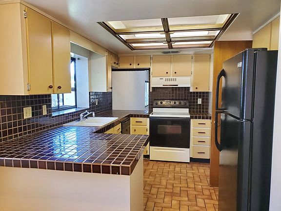 Kitchen with plenty of storage