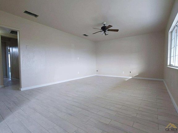 5th image of 330 E Ash Ave