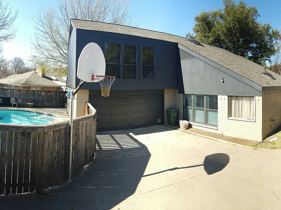 2nd image of 1818 Foxwood Ct