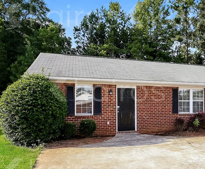 208 Deer Pkwy — Photo 1