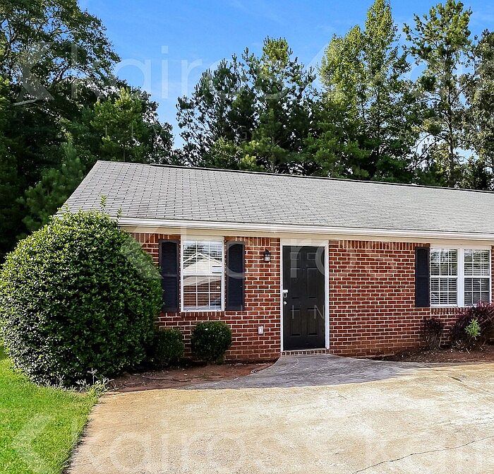1st image of 208 Deer Pkwy