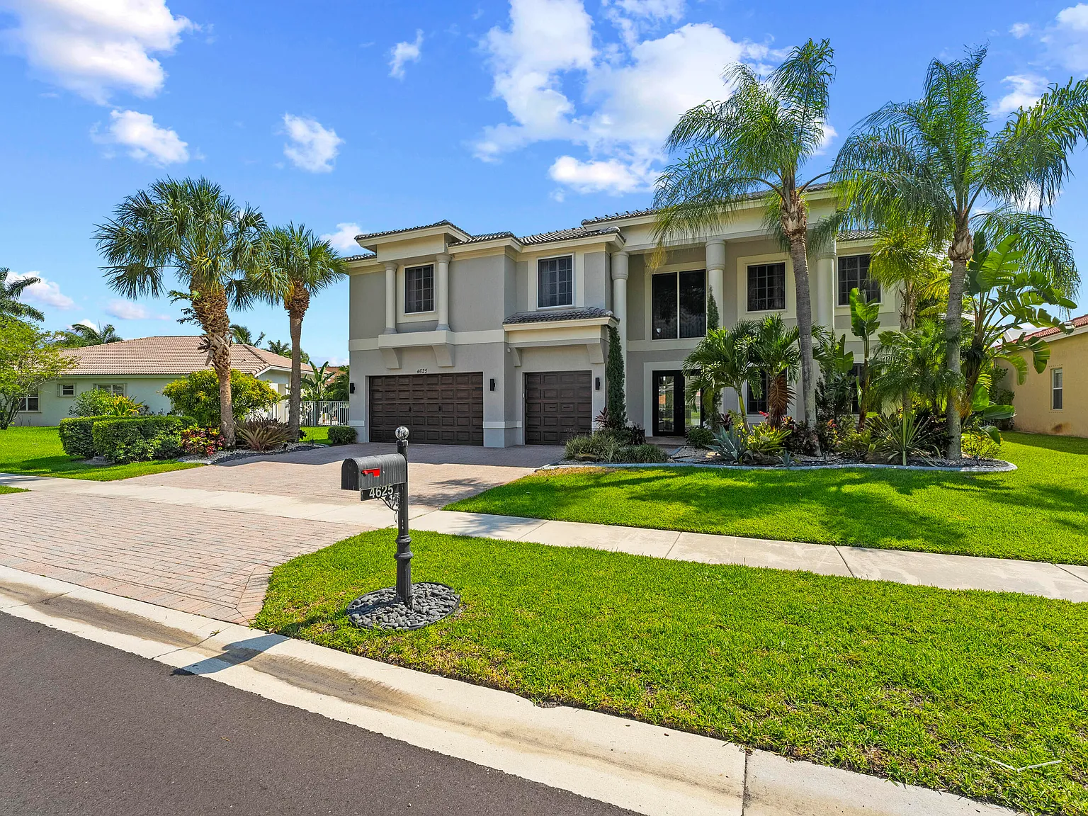 6 bed, 4.0 bath, 4177 sqft, $14,000 — Photo 1