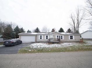 2266 Dennis St, Croswell, MI 48422