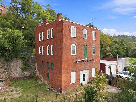 4th image of 32 Brown St