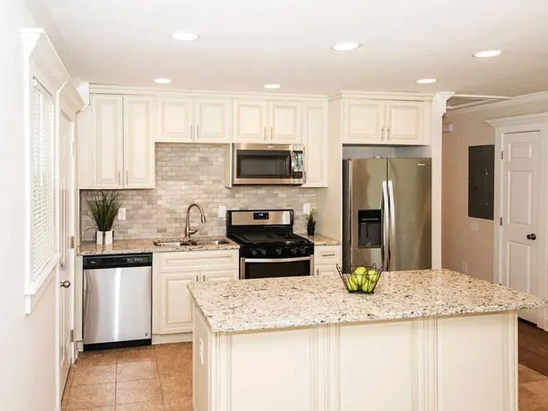 1339 Holcomb Ave — Photo 3