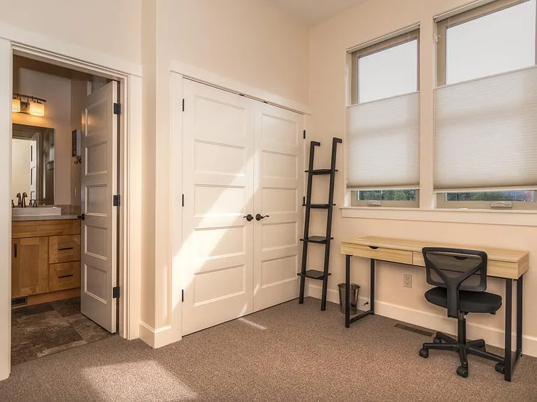 1423 NW Mount Washington Dr — Photo 13