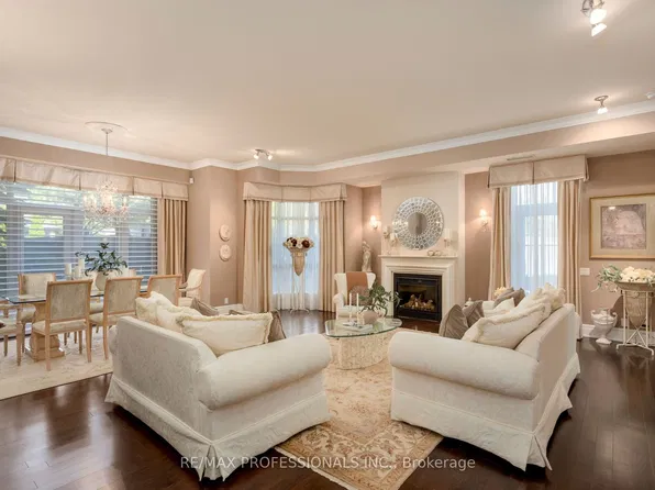 9 Burnhamthorpe Cres #108, Toronto, ON M9A 0A6
