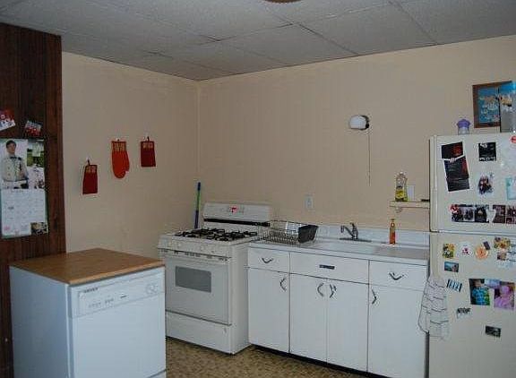 3rd image of 122 W 22nd St