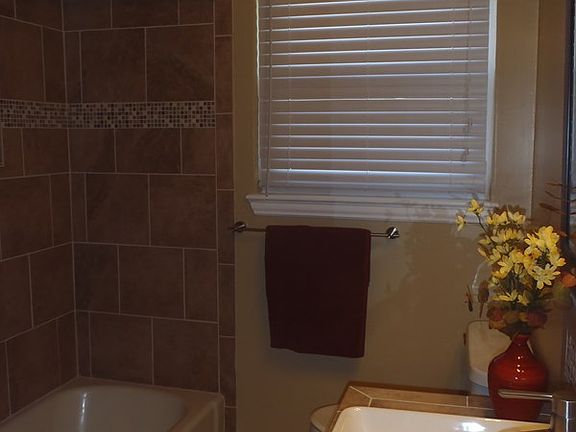 3rd image of 4627 Versailles Dr