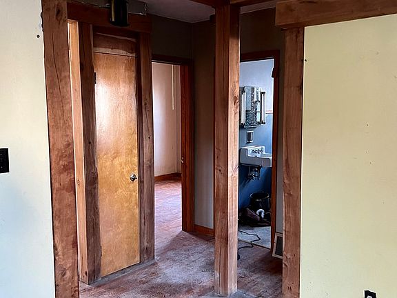3rd image of 208 S Mount Vernon Ave