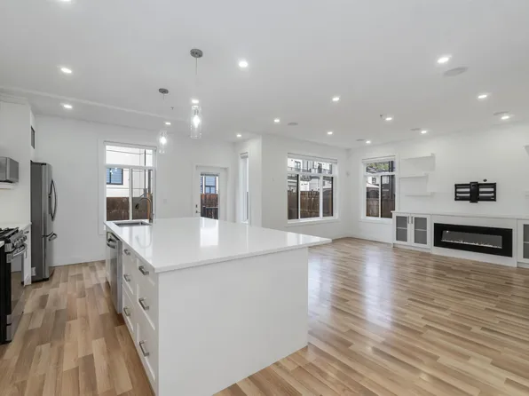 36689 Dianne Brook Ave, Abbotsford, BC V3G 0H4