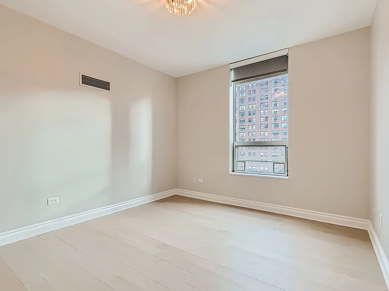 330 W Grand Ave #1202 — Photo 17