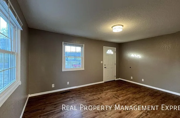 808 S Glendale Ave — Photo 14