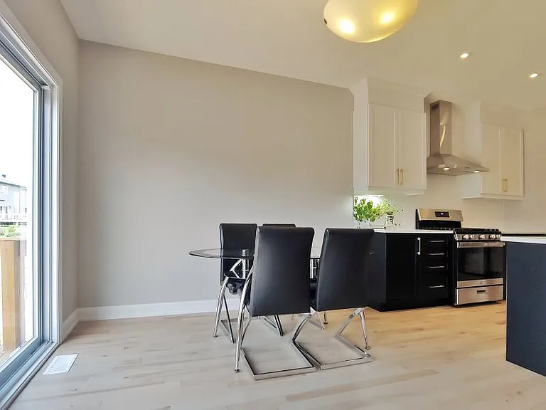 321 Moonlight Dr — Photo 6