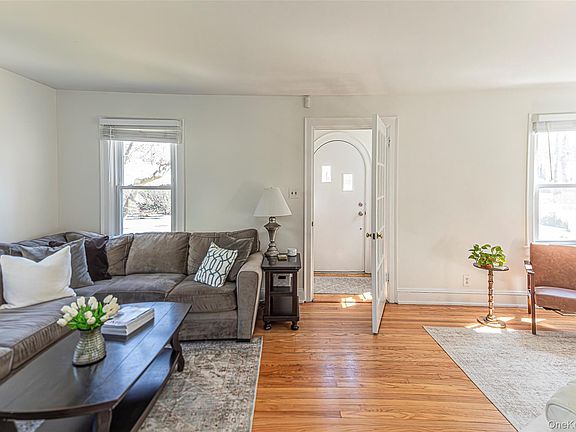 3rd image of 459 Bronxville Road