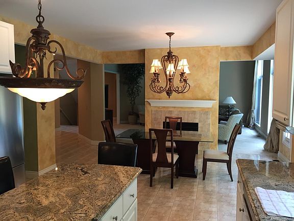 Kitchen - Breakfast area