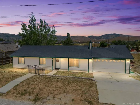 22310 Elm Ct, Tehachapi, CA 93561