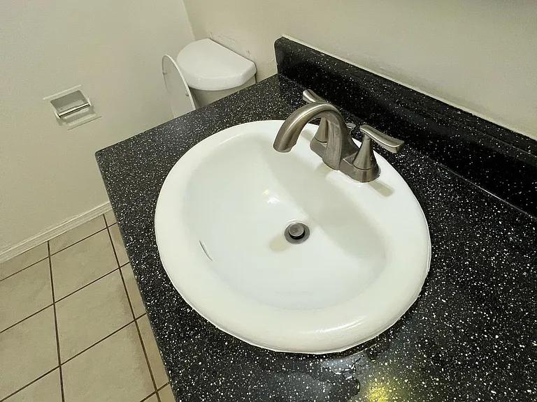 517 Palomas Dr SE #D — Photo 7