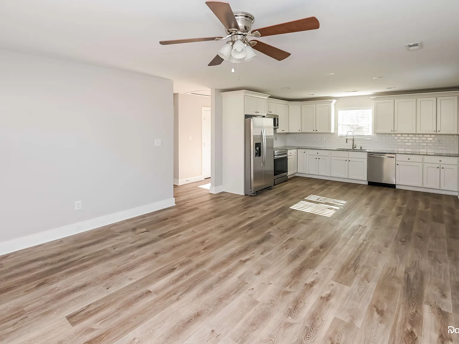 3 bed, 2.0 bath, 1246 sqft, $1,770 — Photo 4