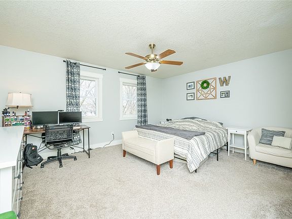 4th image of 926 S 10th St