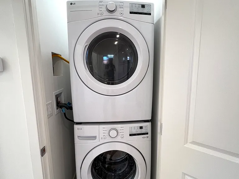 7 Bay 32nd St #2F — Photo 11