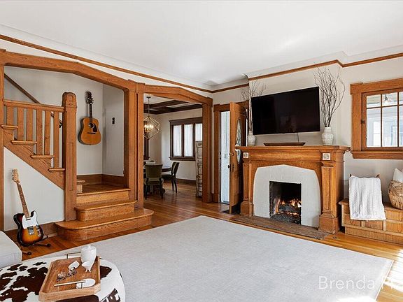 4th image of 533 Gladstone Dr SE