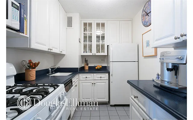 Sold by Douglas Elliman | media 18