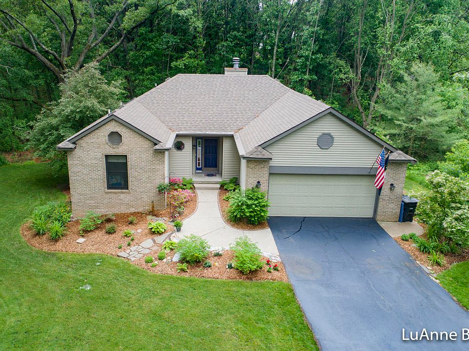 1st image of 8578 Meadow Rock Dr NE