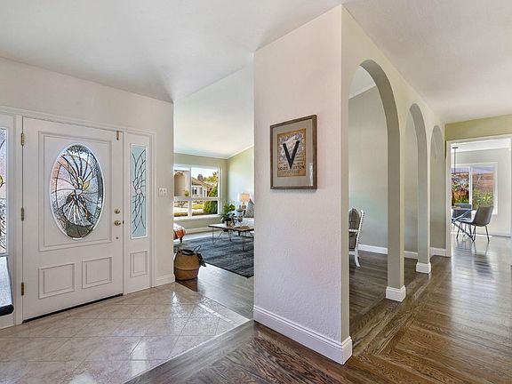 4th image of 1648 Oakwood Dr