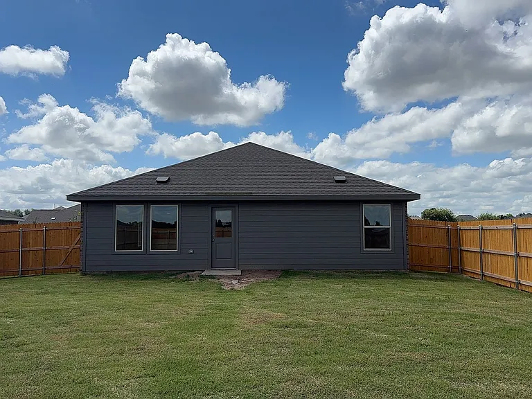 1925 Honey Locust Dr — Photo 18