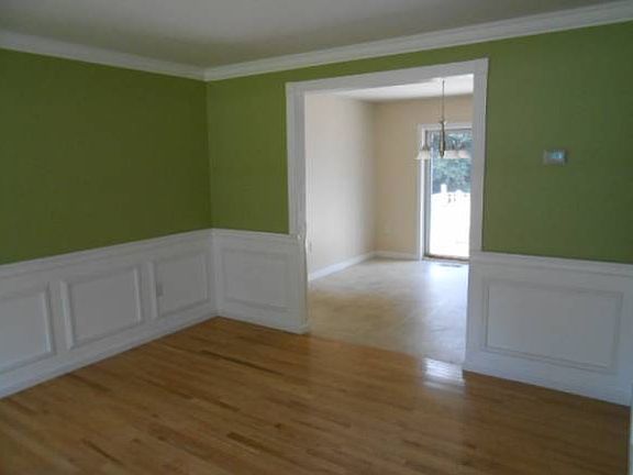 5th image of 37 Badger Hill Dr