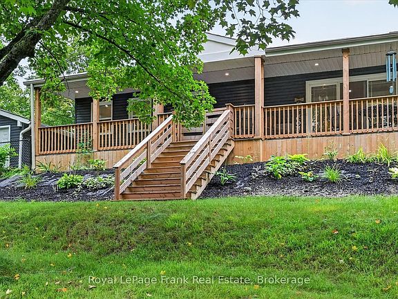 3rd image of 878 Valleyview Dr