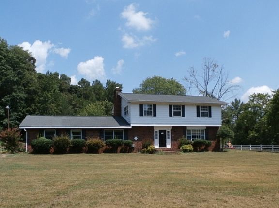 2nd image of 146 Meadowbrook Ln NW