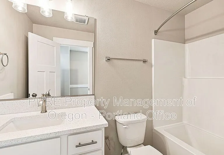 588 NE Alderwood Dr — Photo 20