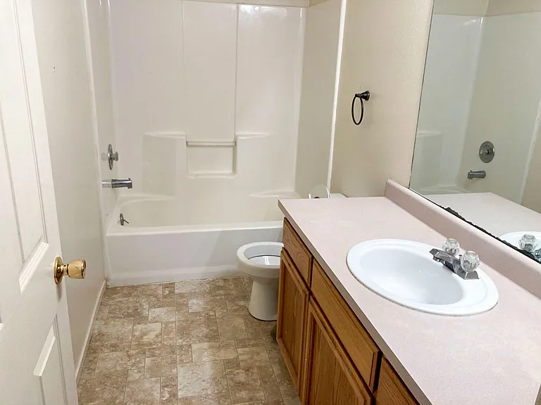 2025 Thiel Ave — Photo 8
