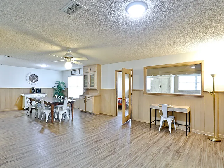 2810 Arrowhead Dr — Photo 3