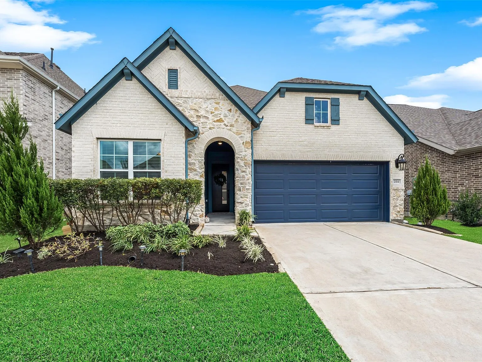 4 bed, 3.0 bath, 1914 sqft, $2,675 — Photo 1