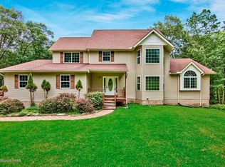 3120 Bluebird Dr, Bushkill, PA 18324