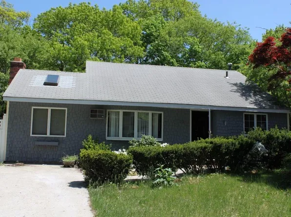 38 Huron St, Port Jefferson Station, NY 11776