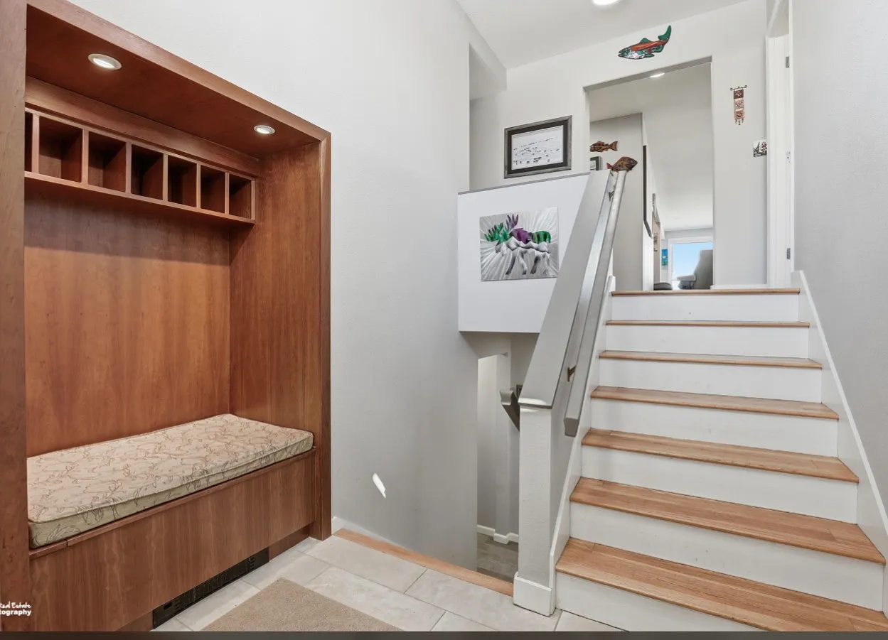 6 bed, 4000 sqft, $7,400 — Photo 2